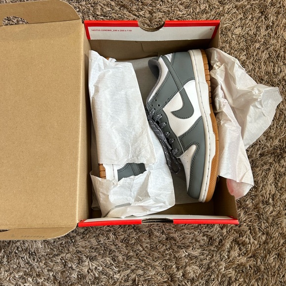 Nike Dunk Low - Picture 3 of 10